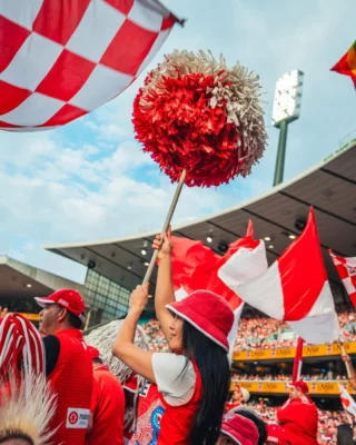 The Sydney Swans take on North Melbourne at the SCG (@ourscg) on 19 July, and we’ve got your game-day stay sorted with 3 epic Pub Rooms, all just minutes from the action 🏉🍻🏨 @crownhotel_surryhills – Stay closest to the action at this heritage pub just a stroll from the SCG. Classic pub vibes, cold beers downstairs, and comfy pub rooms up top for post-game crashes.🍻 @darlobar – Pull up for pre-game drinks in the leafy rooftop courtyard, then walk or zip over to the stadium. Boutique rooms upstairs and one of Sydney’s most iconic pubs below.🍔 @theerkohotel - Chill inner-west energy, craft brews, and big-screen sports. A short train ride to the game, and the perfect spot to keep the footy buzz going.🔗 Book your pub stay now via Pub Rooms – link in bio!